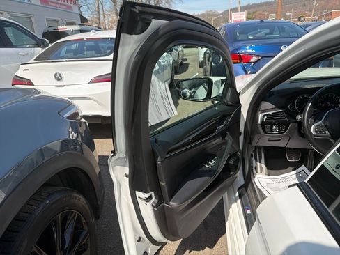 Used 2019 BMW 540i xDrive w/ M Sport Package image 16