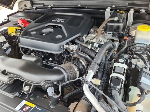 Used 2022 Jeep Wrangler Unlimited Sahara w/ Cold Weather Group image 16