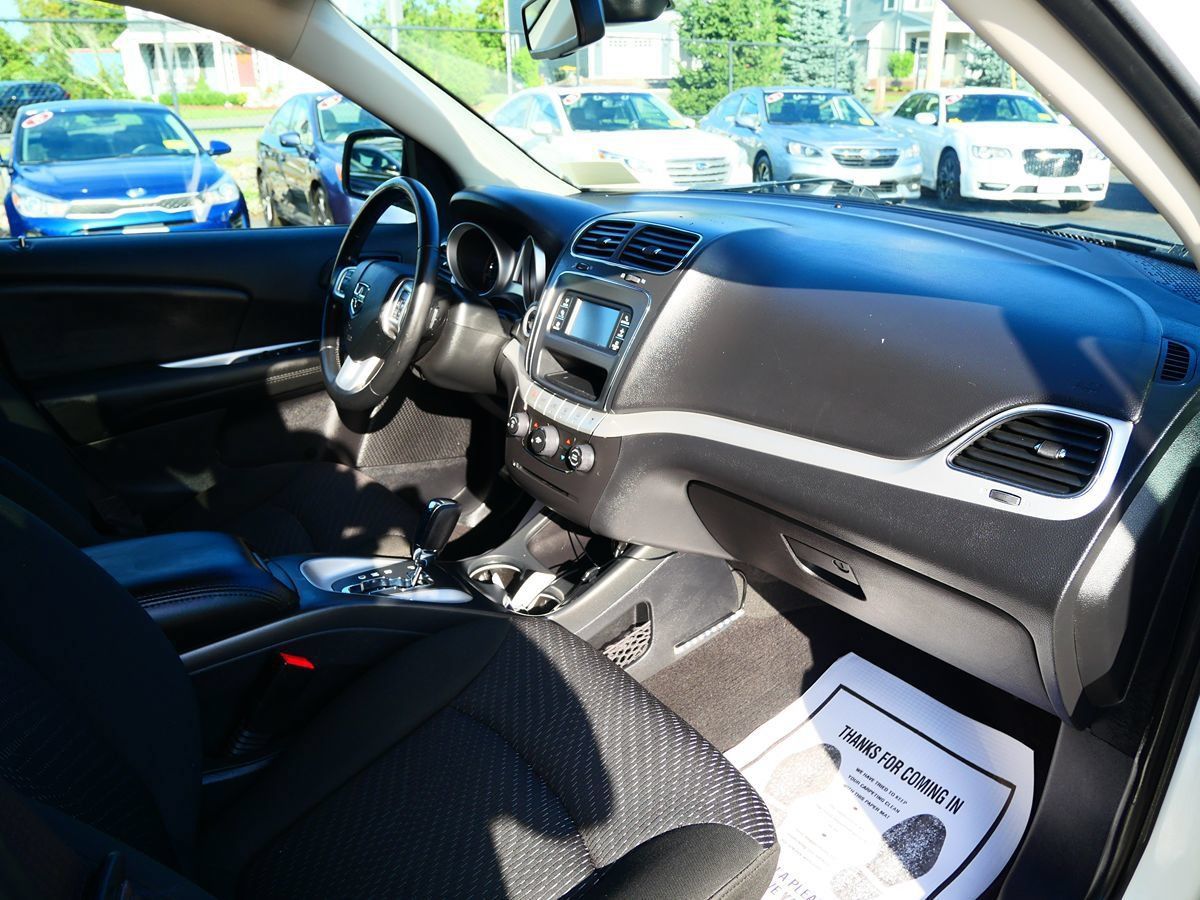 Used 2019 Dodge Journey SE w/ Connectivity Group FWD image 16