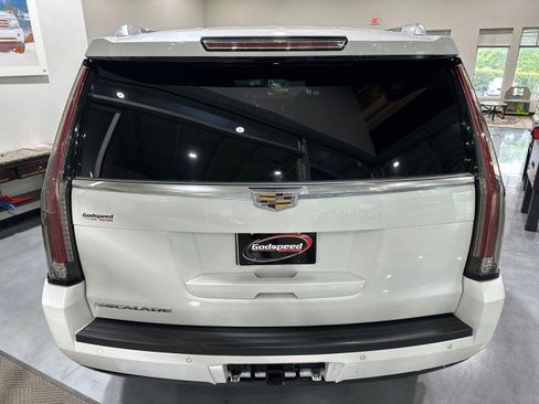 Used 2016 Cadillac Escalade Luxury AWD/4WD image 29