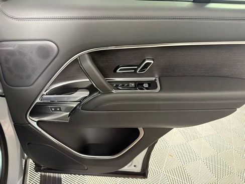 New 2025 Land Rover Range Rover SE image 31