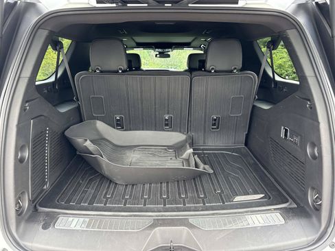 Used 2024 GMC Yukon XL Denali AWD/4WD image 32