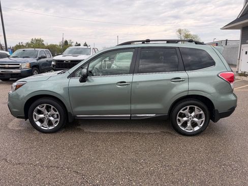Used 2018 Subaru Forester 2.5i Touring AWD/4WD image 2