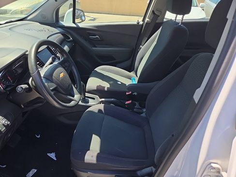 Used 2020 Chevrolet Trax LS FWD image 10