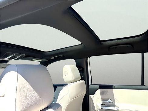 New 2026 Mercedes-Benz GLB 250 4MATIC image 21