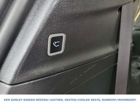 Used 2025 Chrysler Pacifica Limited image 47