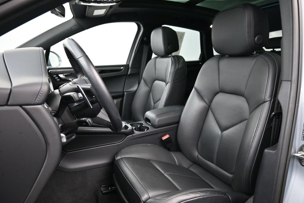 Certified 2026 Porsche Macan AWD/4WD image 5