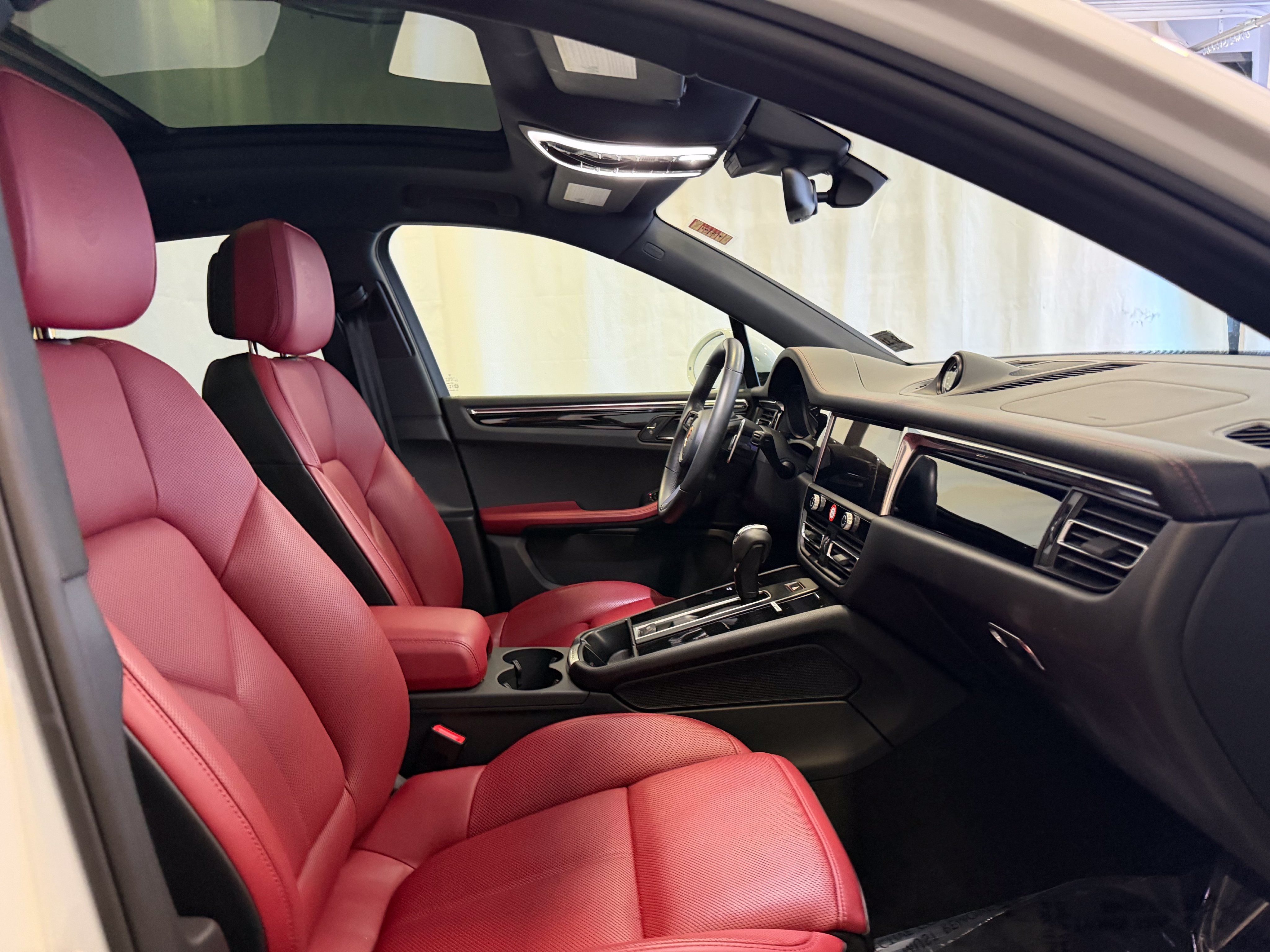 Certified 2026 Porsche Macan Turbo AWD/4WD image 16