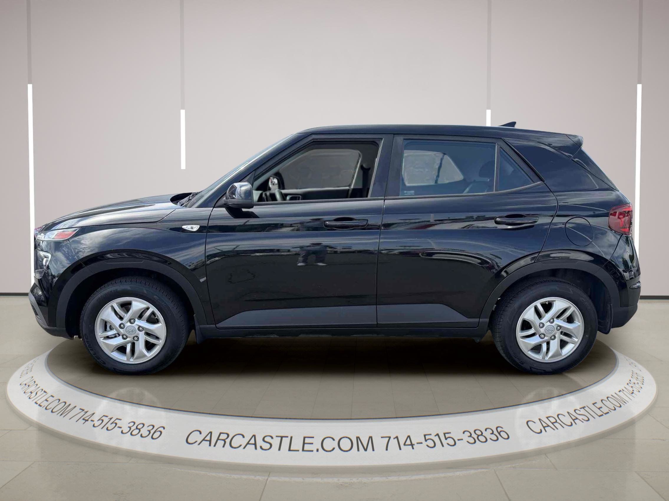 Used 2021 Hyundai Venue SE FWD image 2