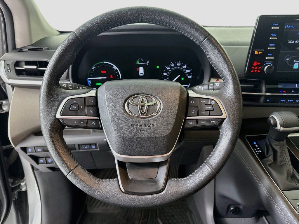Used 2022 Toyota Sienna XLE FWD image 13