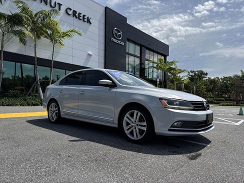 Used 2017 Volkswagen Jetta SEL FWD image 22