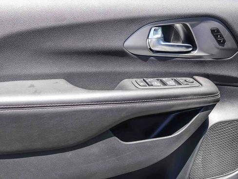 New 2027 Chrysler Pacifica Select FWD image 23
