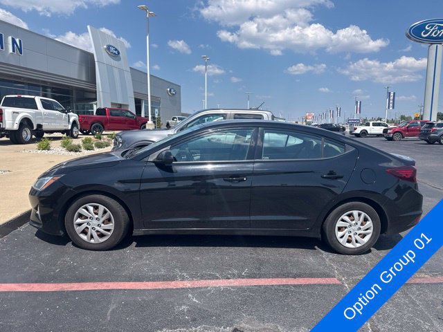 Used 2019 Hyundai Elantra SE FWD image 2
