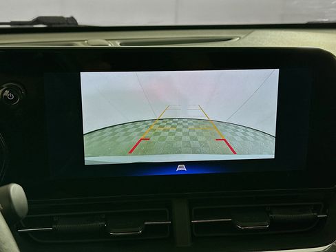 Used 2025 Chevrolet Trax LT image 21