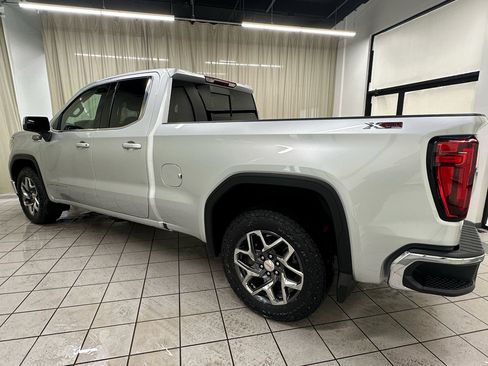 Used 2021 GMC Sierra 1500 SLE w/ X31 Off-Road Package image 12