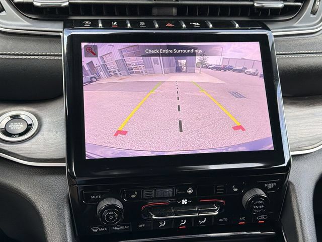 Used 2023 Jeep Grand Cherokee Limited w/ Black Appearance Package AWD/4WD image 18