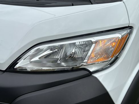 Used 2025 RAM ProMaster 2500 w/ Premium Convenience Group image 8