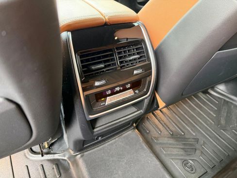 Certified 2022 BMW X7 M50i w/ Dynamic Handling Package AWD/4WD image 25