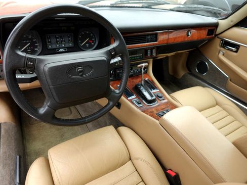 Used 1990 Jaguar XJS V12 Convertible image 17