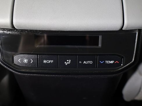 Used 2023 Toyota Highlander XLE FWD image 56