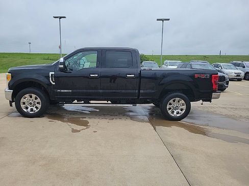 Used 2017 Ford F250 Lariat w/ Lariat Ultimate Package AWD/4WD image 6
