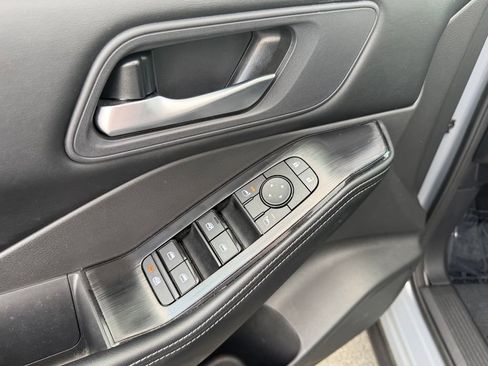 Used 2026 Nissan Rogue SV FWD image 14