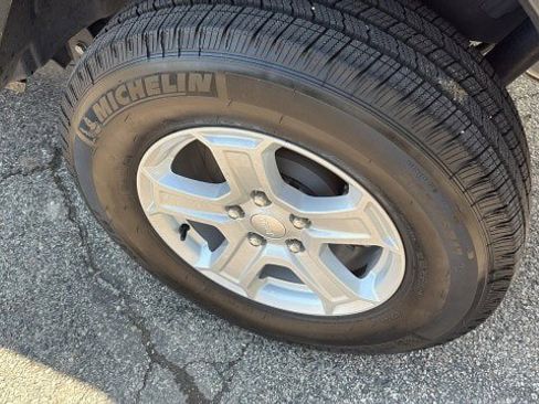 Used 2022 Jeep Wrangler Unlimited Sport image 24