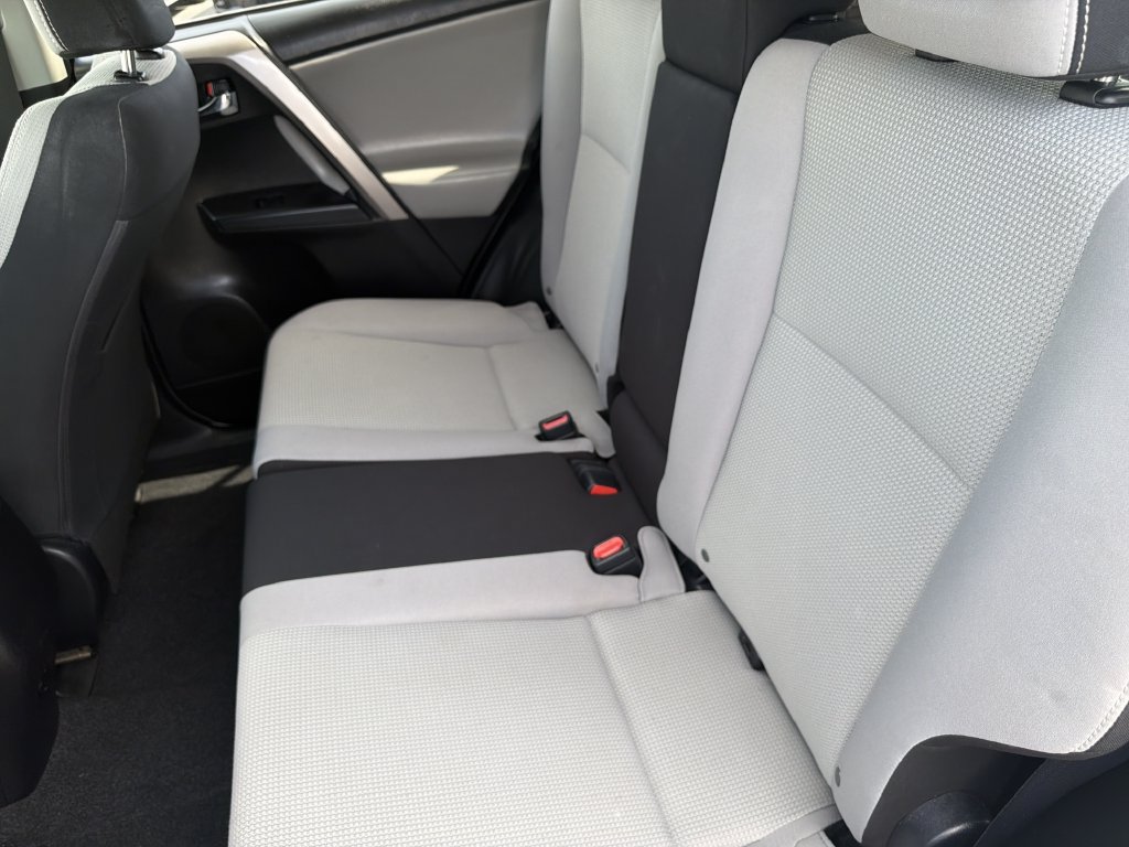 Used 2018 Toyota RAV4 XLE FWD image 18