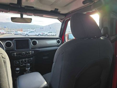 Used 2023 Jeep Wrangler Sahara image 14