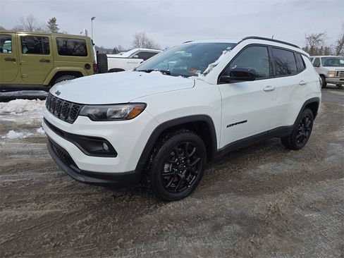New 2025 Jeep Compass Latitude w/ Sun & Sound Group image 9