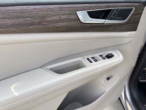 Used 2025 Volkswagen Atlas SEL Premium R-Line image 14