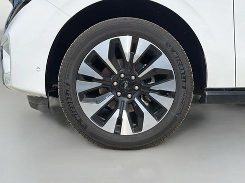Certified 2025 Ford Expedition Max Platinum w/ Driver's Package AWD/4WD image 36