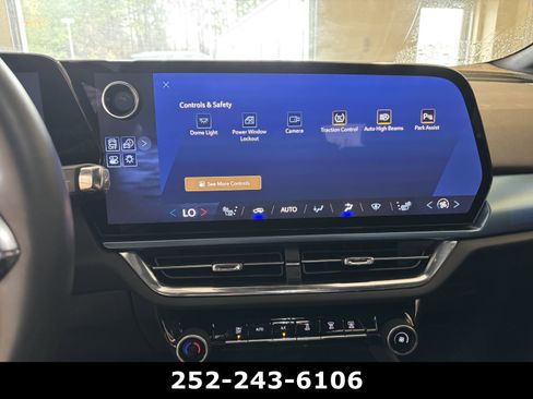 Used 2025 Chevrolet Equinox EV LT w/ Convenience Package image 9