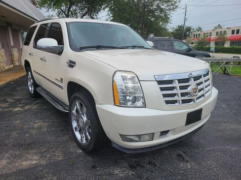 Used 2009 Cadillac Escalade 2WD image 3