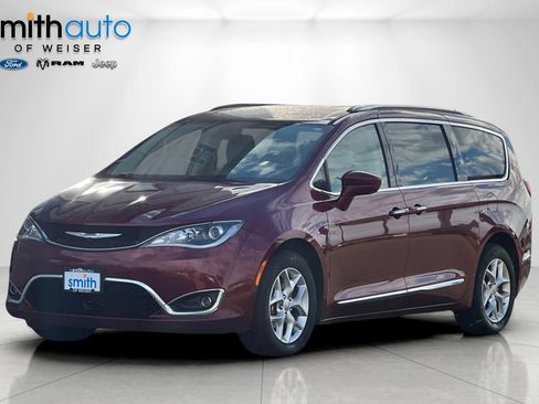 Used 2020 Chrysler Pacifica Touring-L Plus w/ Tire & Wheel Group FWD image 9