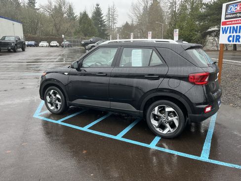 Certified 2022 Hyundai Venue SEL image 3
