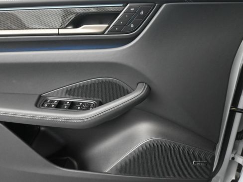 Certified 2025 Porsche Macan Turbo Electric AWD/4WD image 13