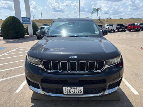 Used 2022 Jeep Grand Cherokee L Limited AWD/4WD image 2