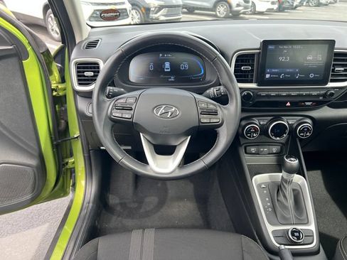 Used 2024 Hyundai Venue SEL FWD image 15