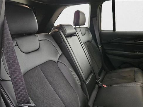 Used 2025 Jeep Grand Cherokee Laredo image 19