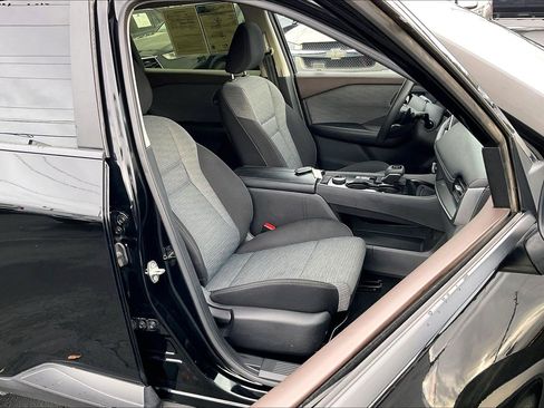 Used 2023 Nissan Rogue SV image 7