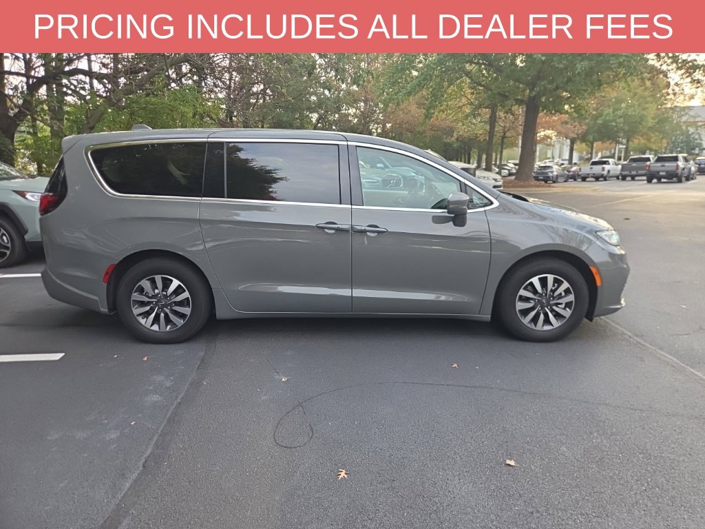 Used 2022 Chrysler Pacifica Touring-L FWD image 17