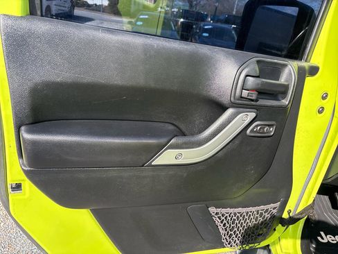 Used 2016 Jeep Wrangler Unlimited Rubicon w/ Max Tow Package image 29