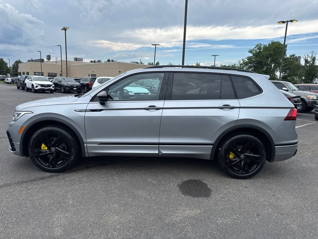 Used 2023 Volkswagen Tiguan SE R-Line AWD/4WD image 4