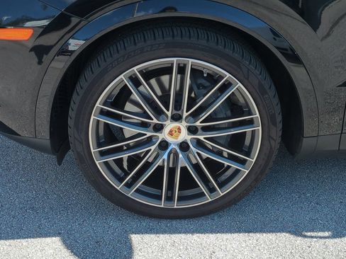 Used 2023 Porsche Cayenne S AWD/4WD image 12