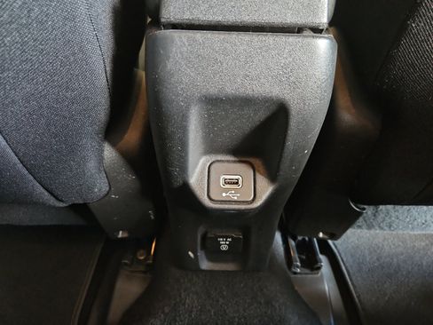 Used 2019 Jeep Renegade Altitude w/ Quick Order Package 2XM image 32