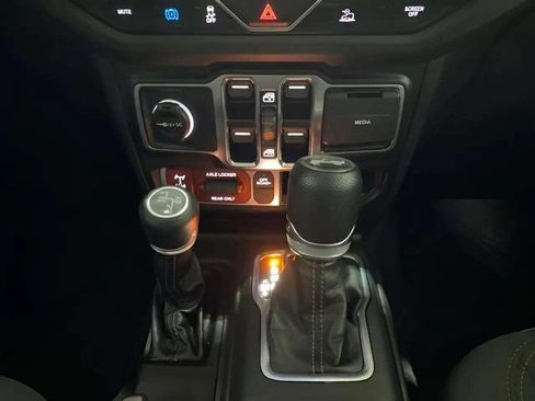 Used 2024 Jeep Wrangler Unlimited AWD/4WD image 56