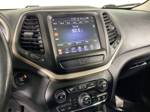 Used 2016 Jeep Cherokee Limited image 38