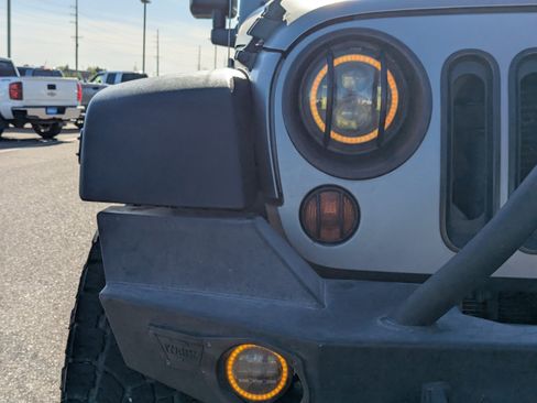 Used 2013 Jeep Wrangler Unlimited Rubicon w/ Connectivity Group AWD/4WD image 37