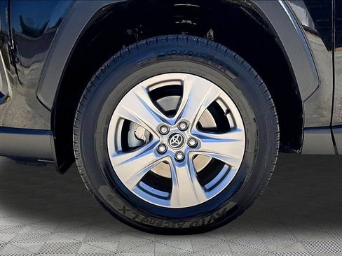 Used 2022 Toyota RAV4 LE AWD/4WD image 32
